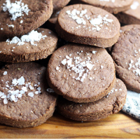 Biscotti vegan di cioccolato al fior di sale