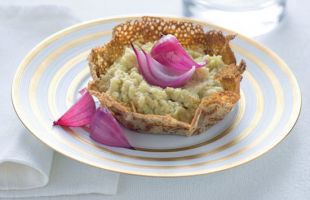 Cialde di Grano Saraceno con Spuma di Verza e Cipolla Rossa