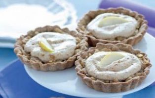 Little Light Apple Pies with Yogurt Cream