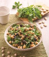 Chickpeas, eggplants, rocket and almonds salad