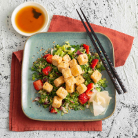 Insalata di tofu e fragole in salsa ponzu al limone