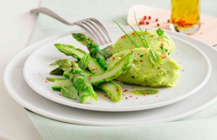 Mousse di asparagi con menta ed erba cipollina