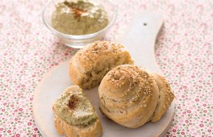 Rose di Pane Integrale con Crema ai Semi di Girasole