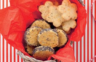 Pretzels with Paprika and Poppy Seeds