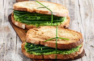 Sandwich Biscottati con Zucchine e Fagiolini all’Erba Cipollina